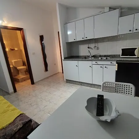 Apartamento Blanco Y Negro A Guarda